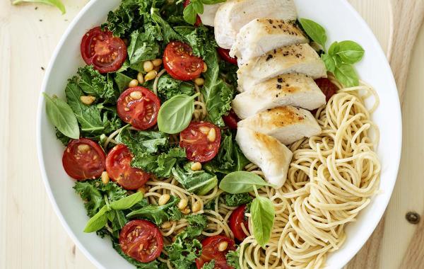 volkorenpasta, kalkoen, boerenkool, kerstomaten, pijnboompitten, Pasta, Italiaans, Powerfood, Healthy, SPAR.be