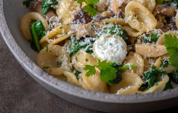 Orecchiette, champignons, veggie, pasta, italiaans, kaas, bospaddenstoelen, spar.be