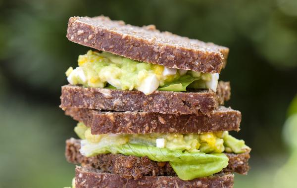 ei, eiersalade, smeersalade, avocado, powerfood, healthy, kids, foodie, citroensap, sandwich, broodje, spar.be