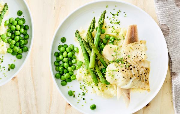 Witte vis, forel, puree, aardappelen, asperges, erwtjes, comfort food, foodie, spar.be