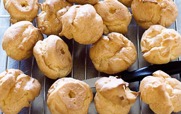 Soezendeeg, soes, soezen, bakkerij, bake-off, dessert, hapje, aperitief, deeg, spar.be