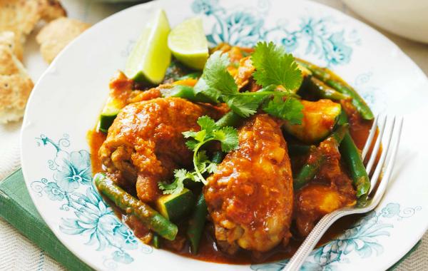 rode curry, oosters, kip, gevogelte, boontjes, curry, kokosmelk, snel klaar, spar.be