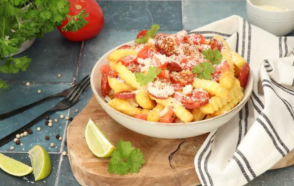 loades fries, frietjes, chorizo, tomatenblokjes, ajuin, Zig zag frieten, worst, tapas, apero, spar.be