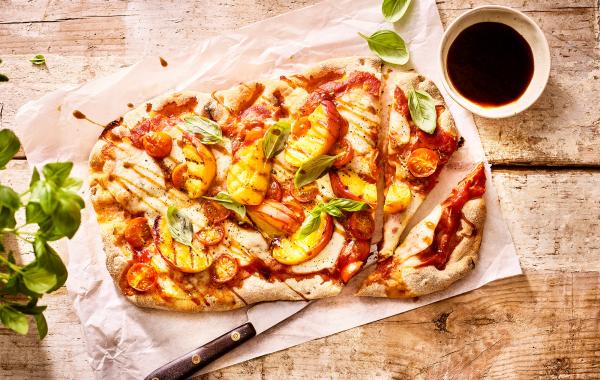 Pinsa, caprese, homemade, bbq, barbecue