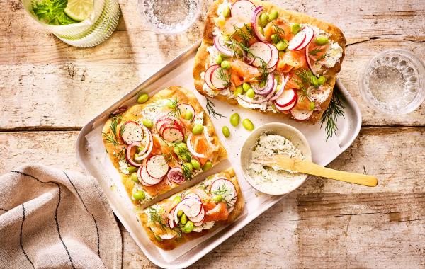 pinsa, roomkaas, edamameboontjes, gerookte zalm, bbq, barbecue, zomer