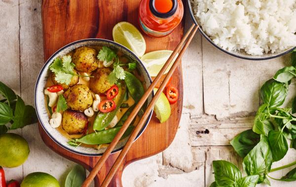 kip, gevogelte, kippengehaktballetjes, oosters, curry, rijst, fris, limoen, thaise curry, spar.be