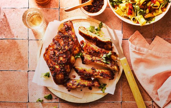 ribbetjes, paprikasalade, bbq, barbecue, grill, zomers