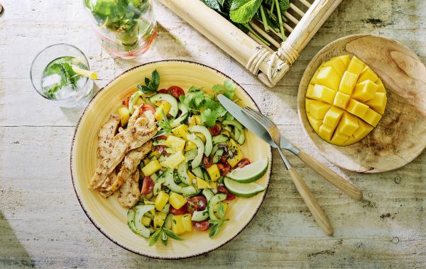 Zomer, salade, kip, mango, zuiders, tomaat, komkommer, munt, fris, zoet, pittig, spar.be